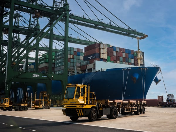 Container-ship-loading